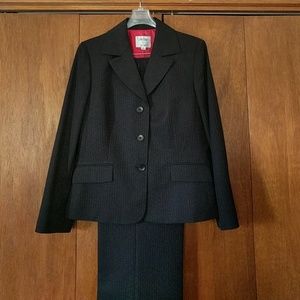 Women's pant suit